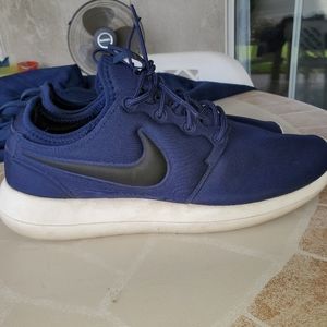 NIKE Men's Running Shoe OPEN TO OFFERS
